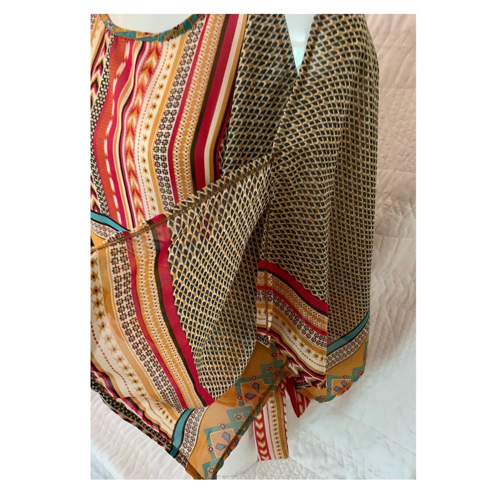 Myth Woman’s Patterned Top. - Picture 2 of 4